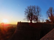 61 Scendiamo il Viale delle mura venete al tramonto